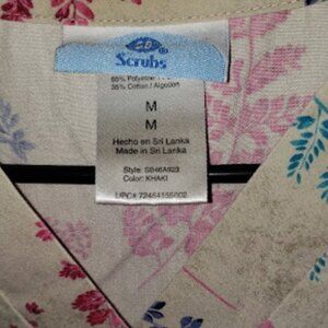 M Womens Scrub Top with two front pockets